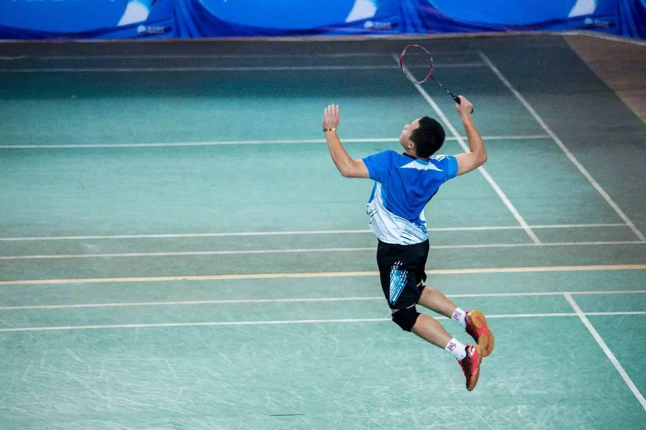 员实现了职 员实现了职