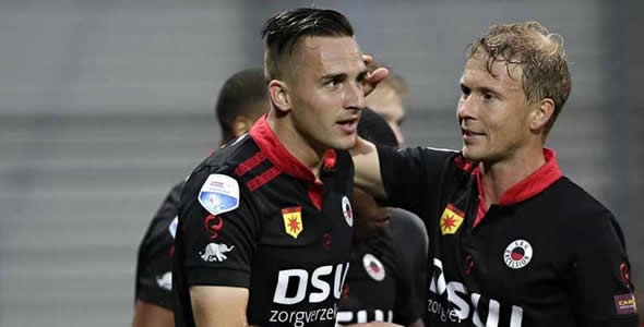 他始终坚持 他始终坚持